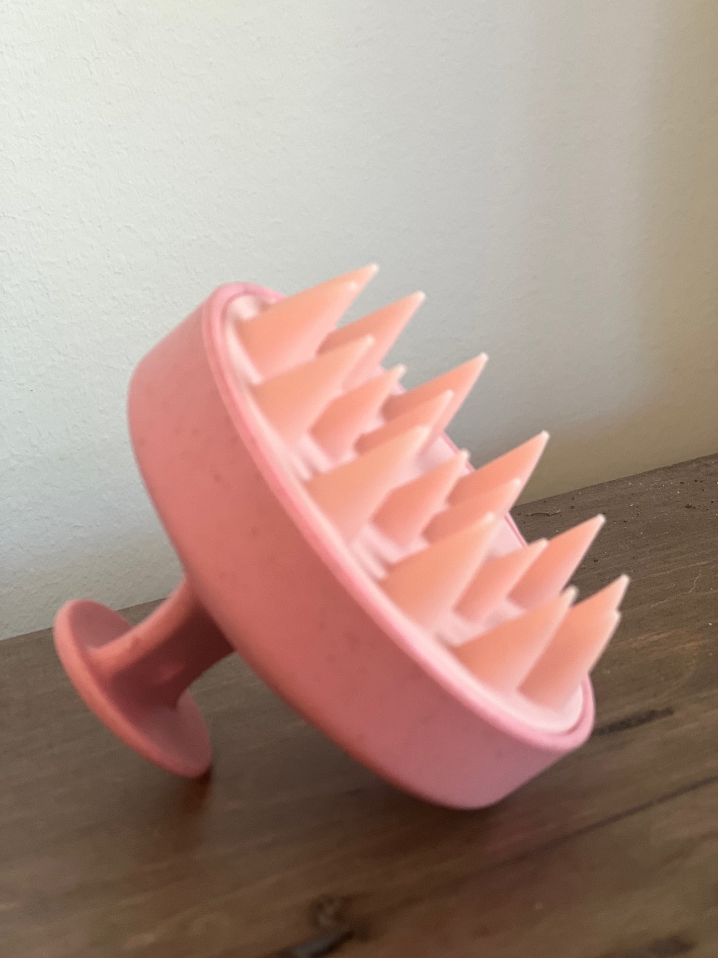 Scalp stimulating silicone scalp massager